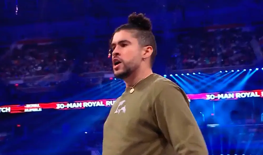 Bad Bunny apareció de nuevo en la WWE y formó parte del Royal Rumble 2022. Imagen: Captura Fox Action