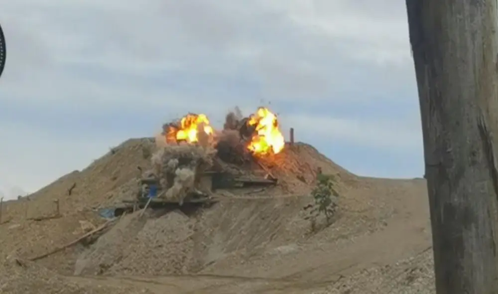 Hallaron varios bienes como ocho balsas o tracas, un cargador frontal, una excavadora hidráulica, ocho motocicletas, ente otros. Foto: PNP