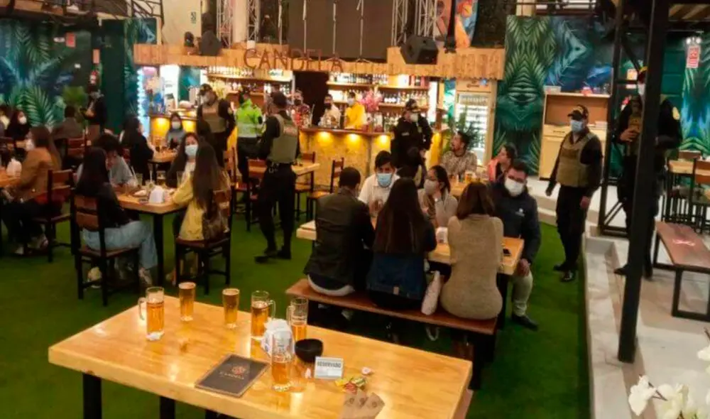 Funcionaria alertó que local hace uso irregular de su licencia de funcionamiento. Foto: PNP Funcionaria alertó que local hace uso irregular de su licencia de funcionamiento. Foto: PNP