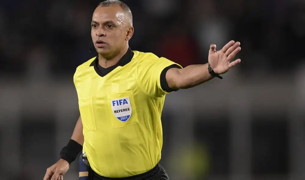 El juez brasileño dirigirá su tercer encuentro de la Bicolor en las Eliminatorias Qatar 2022. Foto: AFP