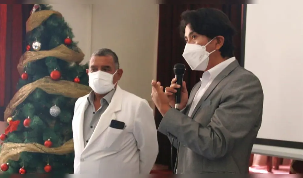 Nuevo director del hospital III Goyeneche, Guillermo Velarde Paredes, y el saliente director, Luis Herrera Chejo, informaron sobre los problemas actuales del nosocomio. Foto: Zintia Fernández/LR Nuevo director del hospital III Goyeneche, Guillermo Velarde Paredes, y el saliente director, Luis Herrera Chejo, informaron sobre los problemas actuales del nosocomio. Foto: Zintia Fernández/LR