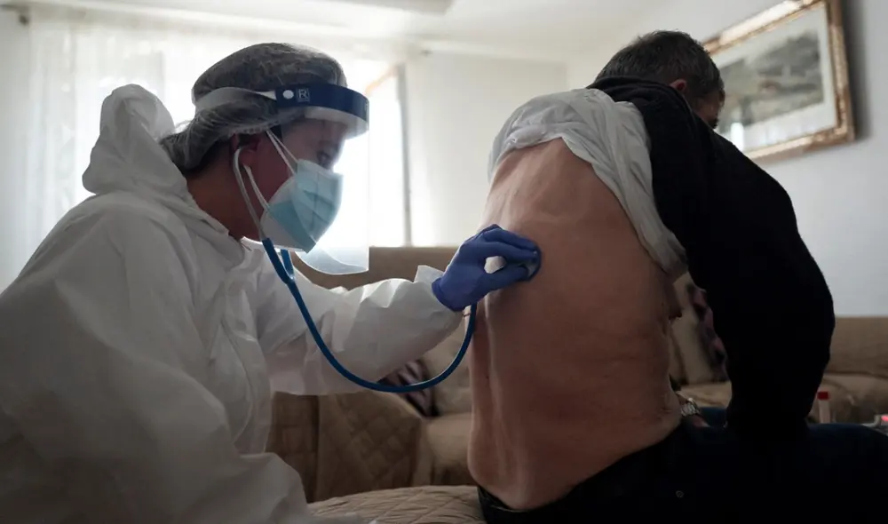 El 44% de los fallecidos registrados en los hospitales del Minsa en el Norte Chico (provincias de Huaura, Oyón, Cajatambo, Barranca y Huaral) ingresaron a los centros de salud, además de positivos a COVID-19, con dolencias cardiovasculares. Foto: AFP El 44% de los fallecidos registrados en los hospitales del Minsa en el Norte Chico (provincias de Huaura, Oyón, Cajatambo, Barranca y Huaral) ingresaron a los centros de salud, además de positivos a COVID-19, con dolencias cardiovasculares. Foto: AFP