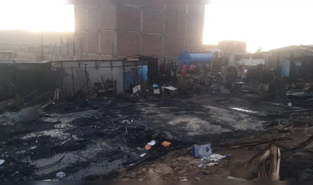 Vecinos piden apoyo para tener un nuevo lugar donde vivir. Foto: Omar Coca / URPI -LR