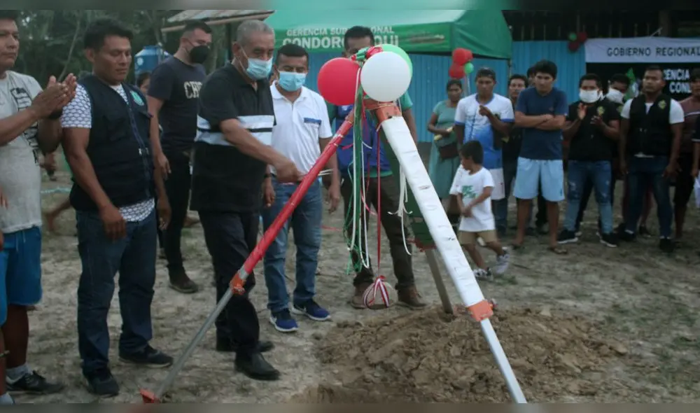 Gobernador Oscar Altamirano colocó primera piedra de mejoramiento de colegio en Tayuntsa. Foto: Gerencia Subregional Condorcanqui.