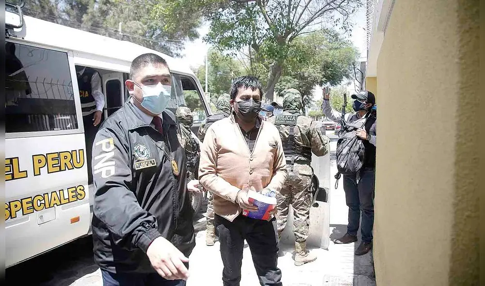 Salida. Gracias a resolución confusa Elmer Cáceres podría solicitar su cese de prisión. Aunque abogado de suspendido gobernador dice que no lo harán.