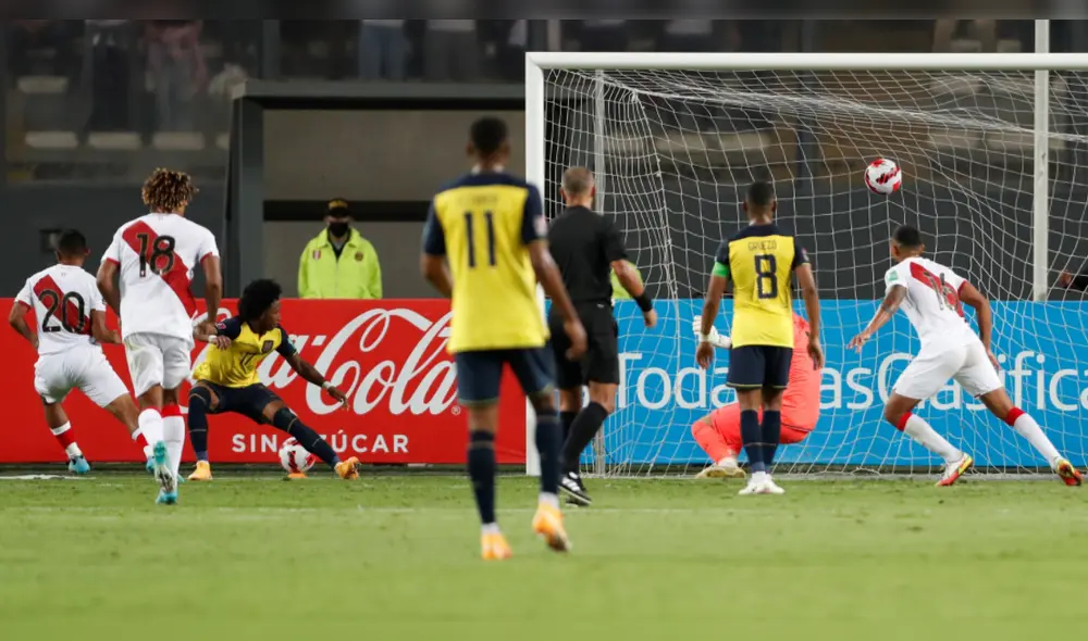 Edison Flores anotó el gol del empate a los 68 minutos del Perú vs. Ecuador. Foto: EFE