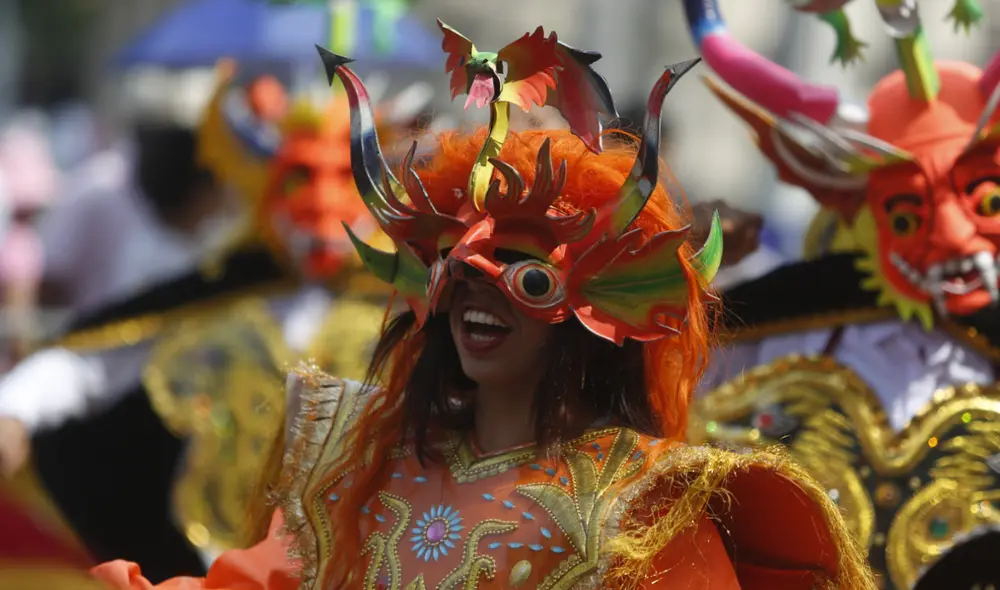 En Perú, la región de Puno organiza el tradicional concurso de bailes típicos. Foto: Mauricio Malca / La República