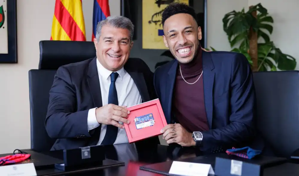Aubameyang tiene una cláusula de salida de 100 millones de euros, según la prensa española. Foto: @FCBarcelona_es/Twitter