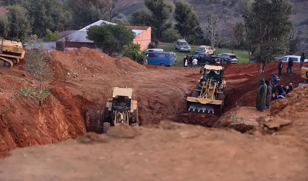 Continúan las labores de rescate del niño caído en un pozo en Marruecos. Foto: EFE