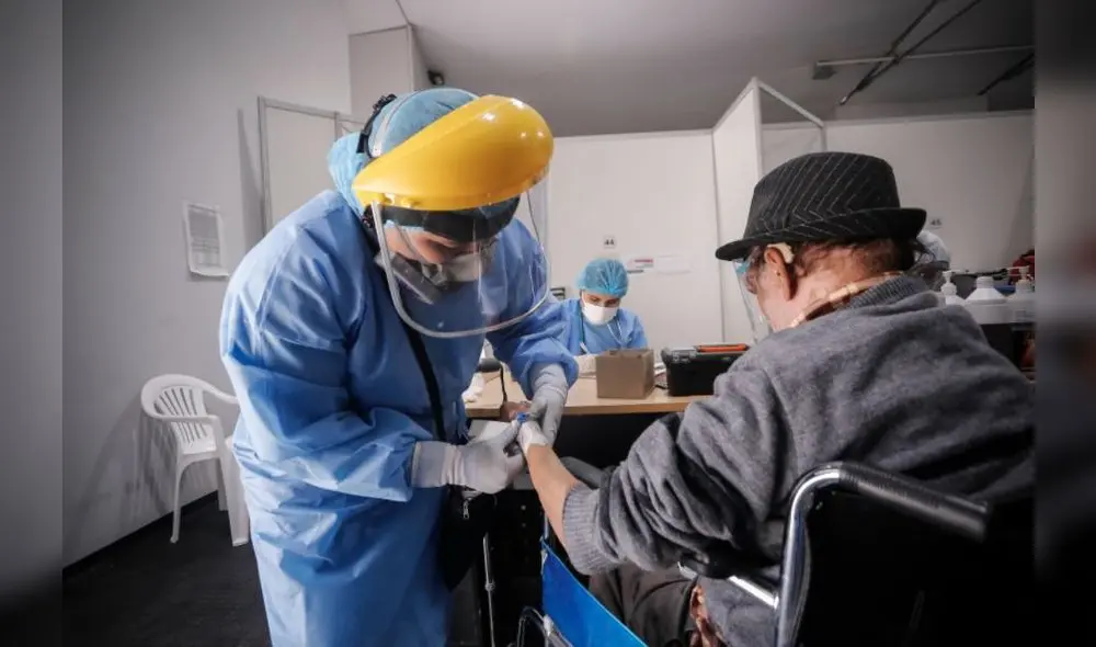 La vacunación mitiga el impacto de la COVID-19 en los contagiados. Foto: Oswald Charca Alvarado / La República La vacunación mitiga el impacto de la COVID-19 en los contagiados. Foto: Oswald Charca Alvarado / La República