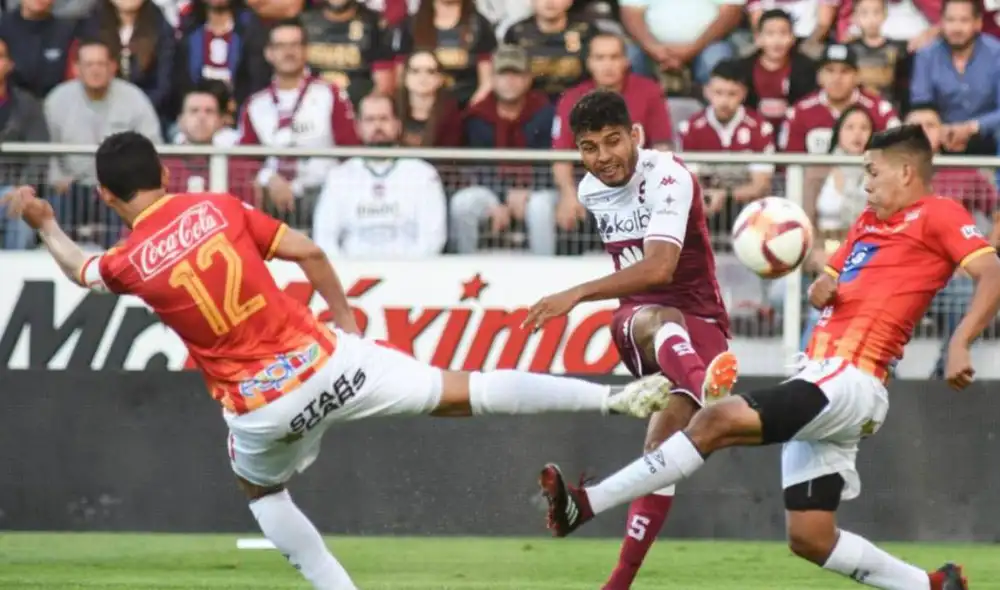 Saprissa vs. Herediano es el duelo mas interesante de la cuarta jornada. Foto: EFE.