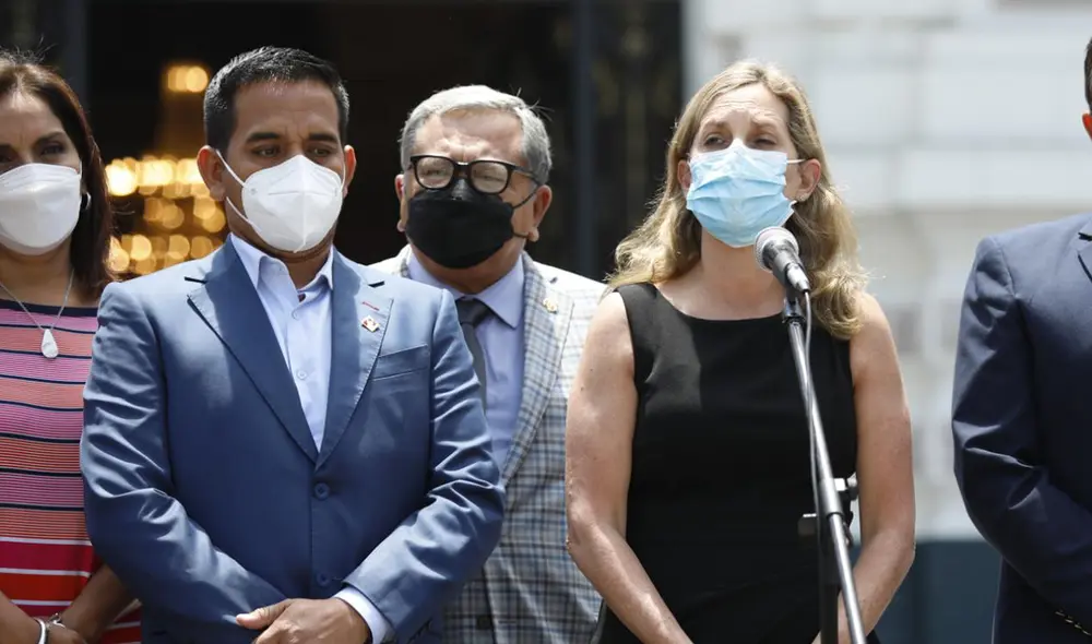 María del Carmen Alva descartó realizar este sábado la sesión en el Pleno para el pedido del voto de confianza. Foto: Carlos Félix/La Republica