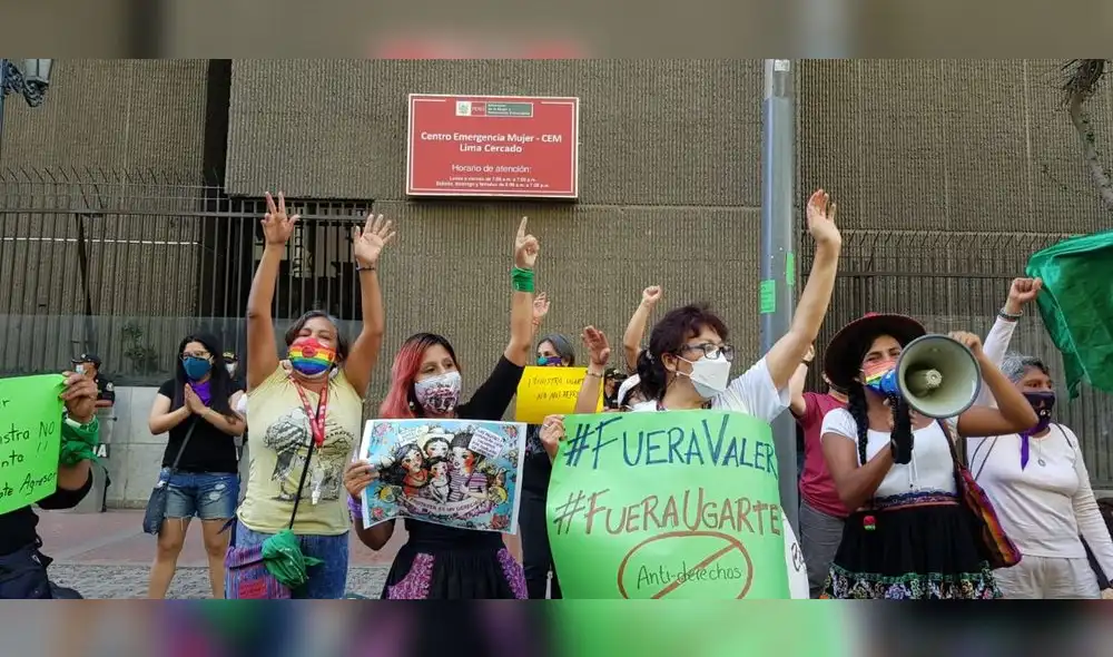Colectivos se reúnen desde distintas partes de la capital. Foto: Omar Coca / URPI-LR