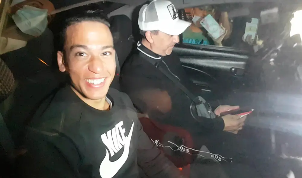 El futbolista nacional llegó a Lima para oficializar su vínculo con los blanquiazules. Foto: Grace Mora / URPI-LR.