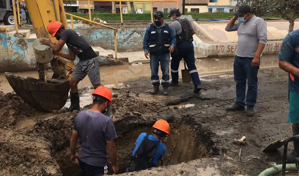 Personal de Epsel se han acercado a solucionar esta problemática. Foto: URPI-GLR Personal de Epsel se han acercado a solucionar esta problemática. Foto: URPI-GLR