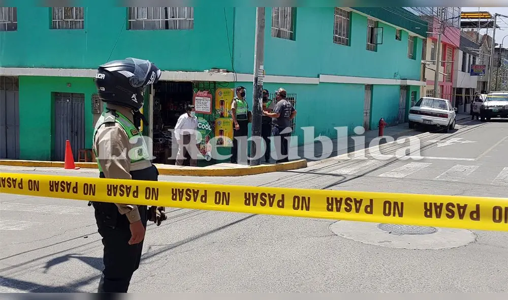 Personal de Divincri realiza las diligencias en la zona. Pedirán imágenes de cámaras de seguridad de casas adyacentes. Foto: LR Personal de Divincri realiza las diligencias en la zona. Pedirán imágenes de cámaras de seguridad de casas adyacentes. Foto: LR
