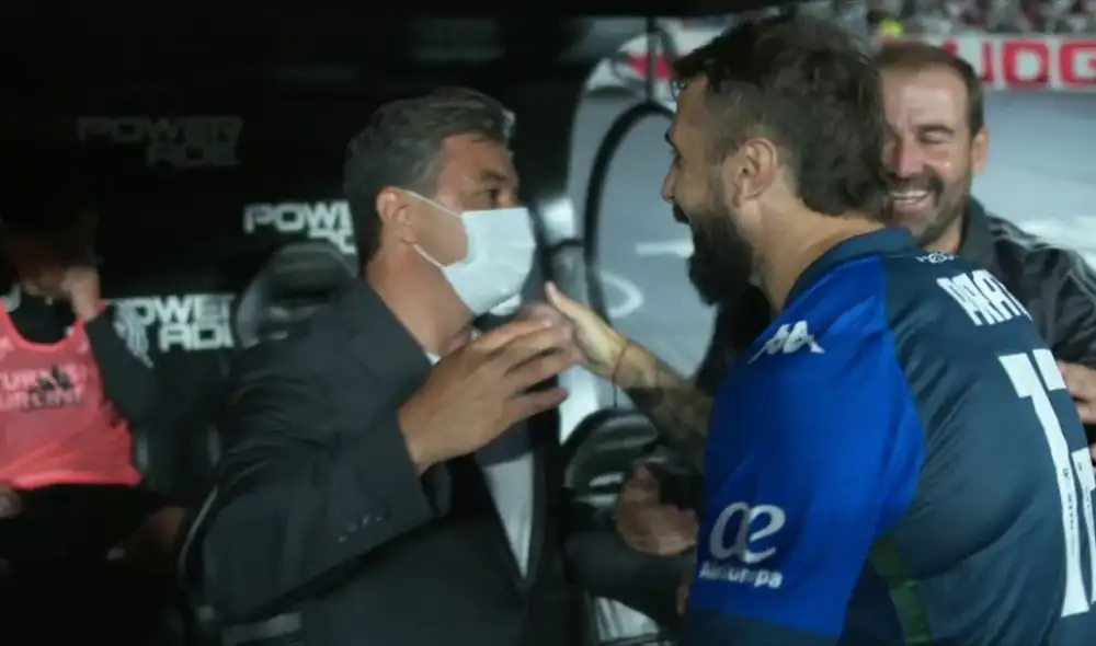 Así fue el abrazo entre Pratto y Gallardo. Foto: ESPN.