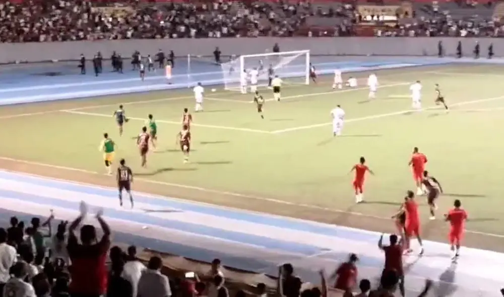 Universitario con su equipo de reservas a a CNI en la Noche Alba 2022. Foto: captura Twiter