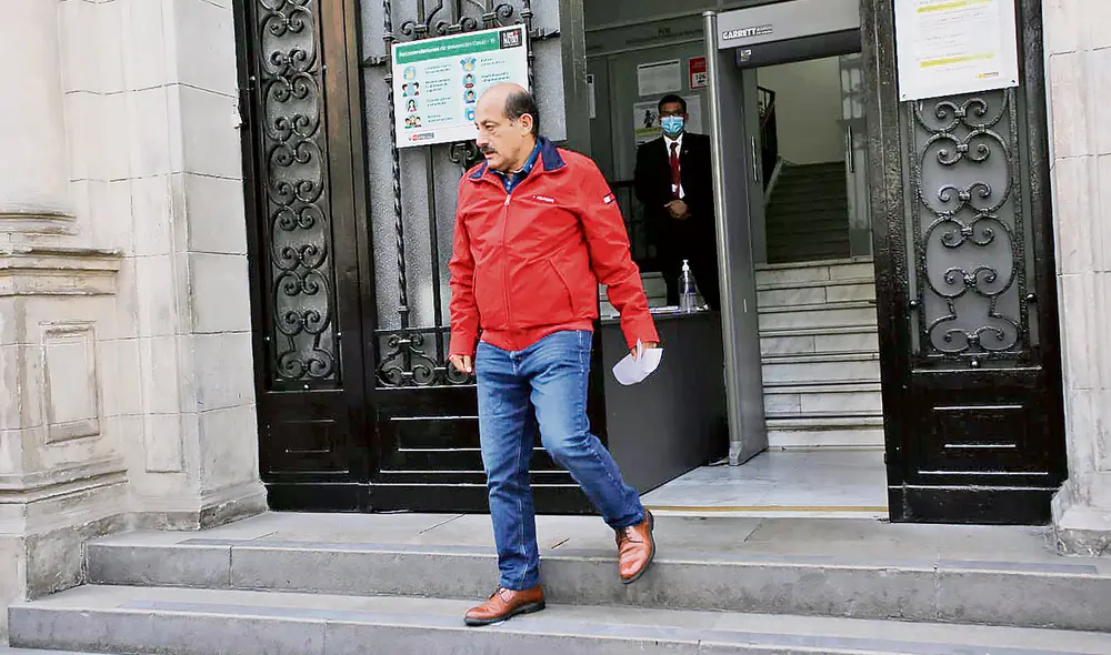 Debut y despedida. Designación de Valer aportó a la crisis. Foto: John Reyes / La República