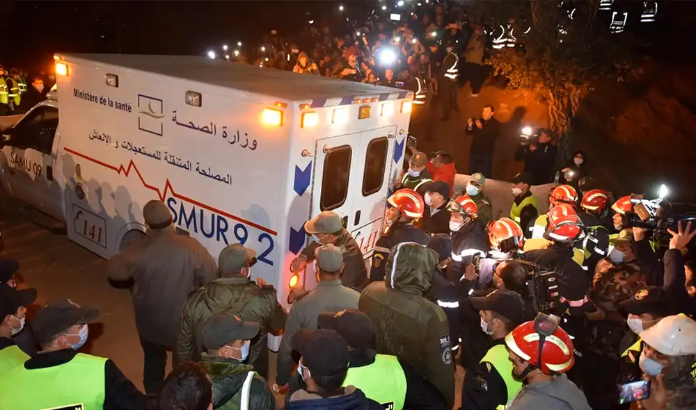 Miles de personas acudieron para mostrar su solidaridad y acamparon cerca del pozo a pesar del frío glacial de esta zona montañosa del Rif, a unos 700 metros de altitud. Foto: 247 News Agency