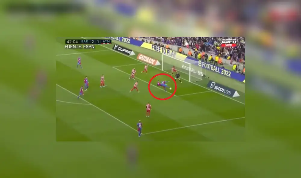 Ronald Araújo marcó el tercer gol del FC Barcelona ante el Atlético de Madrid. Foto: Captura ESPN