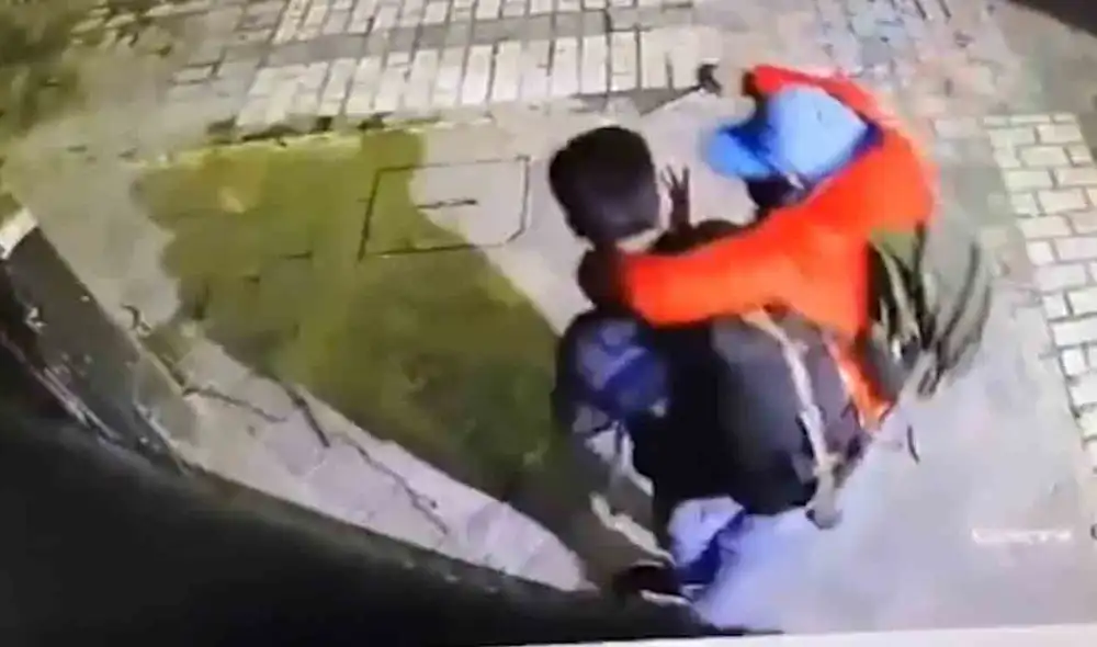 El hecho delictivo quedó registrado en video. Foto: cámaras de vigilancia privadas