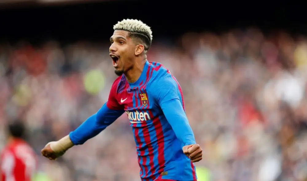 El central de 22 años anotó el tercer gol del partido tras un rebote de Ferrán Torres. Foto: EFE. El central de 22 años anotó el tercer gol del partido tras un rebote de Ferrán Torres. Foto: EFE.