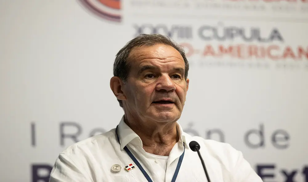 Andrés Allamand dejó el cargo a poco de que todo el gabinete de Sebastián Piñera cedan sus cargos en Chile. Foto: EFE