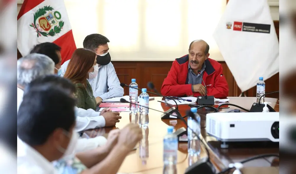 "Yo puse a disposición del presidente mi cargo como premier, pero hasta ahora no se ha aceptado la renuncia", dijo Héctor Valer. Foto: PCM