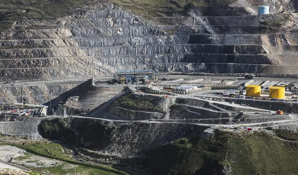 El documento, con la firma de Li Liangang, CEO y director ejecutivo interino de MMG, señala que la compañía también planificará la implementación de actividades de desarrollo social en los cuatro comunidades. Foto: MMG