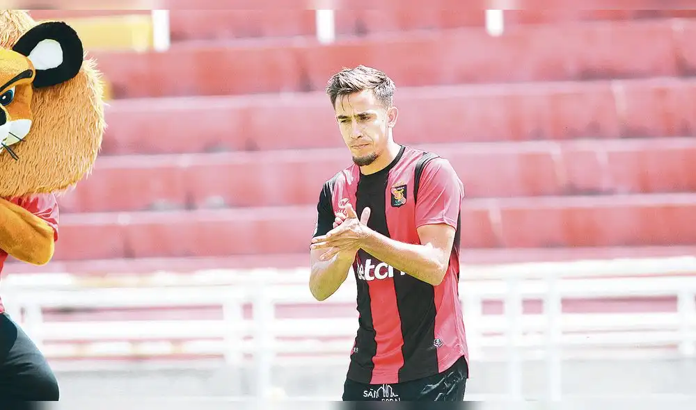 INICIO. Pérez Guedes fue elogiado por los hinchas de Melgar. INICIO. Pérez Guedes fue elogiado por los hinchas de Melgar.