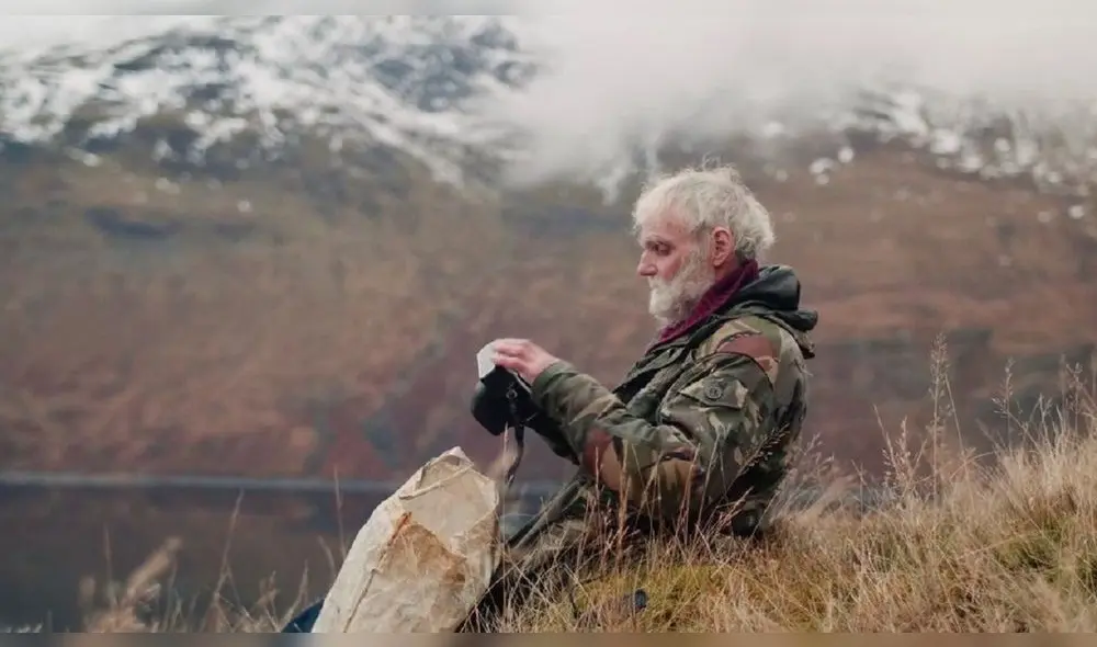 Ken Smith ha vivido solo en una cabaña remota durante 40 años. Foto: Producciones Uruña