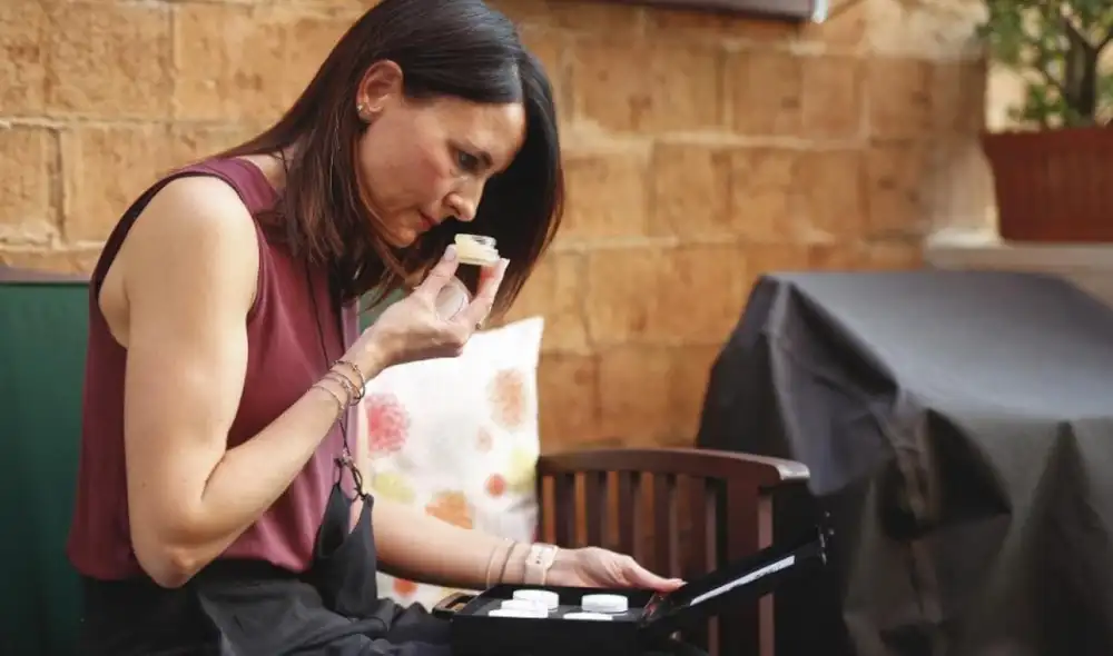 La parosmia es una afección frecuente en personas con tabaquismo, enfermedades neurológicas o infecciones de bacteria o virus, como el SARS-CoV-2. Foto: Pau Barrena / AFP