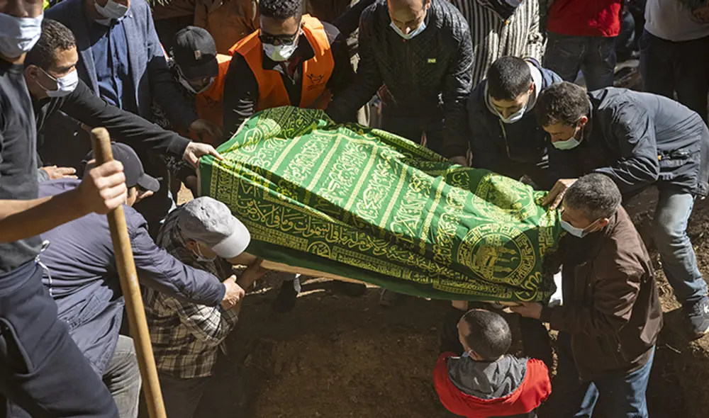 Así despidieron al niño Rayan acompañado de familiares de los habitantes de su comunidad en Marruecos. Foto: AFP Así despidieron al niño Rayan acompañado de familiares de los habitantes de su comunidad en Marruecos. Foto: AFP