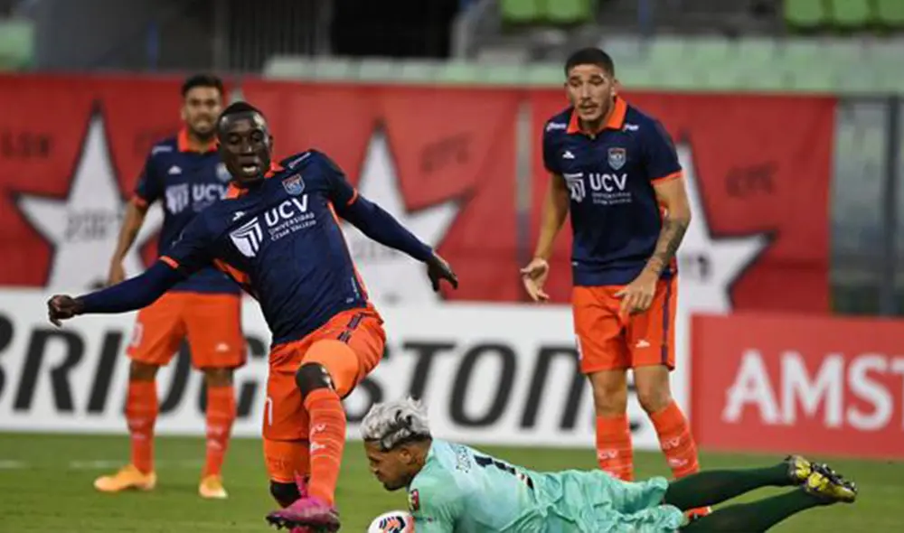 El 2021 César Vallejo fue eliminado por Caracas sin poder marcar un solo gol. Foto: AFP