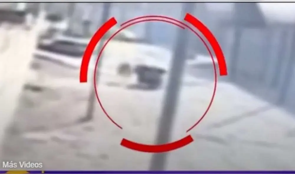 El hecho quedó registrado por las cámaras de seguridad de la zona, con las que se pudo identificar el vehículo. Foto: Latina El hecho quedó registrado por las cámaras de seguridad de la zona, con las que se pudo identificar el vehículo. Foto: Latina