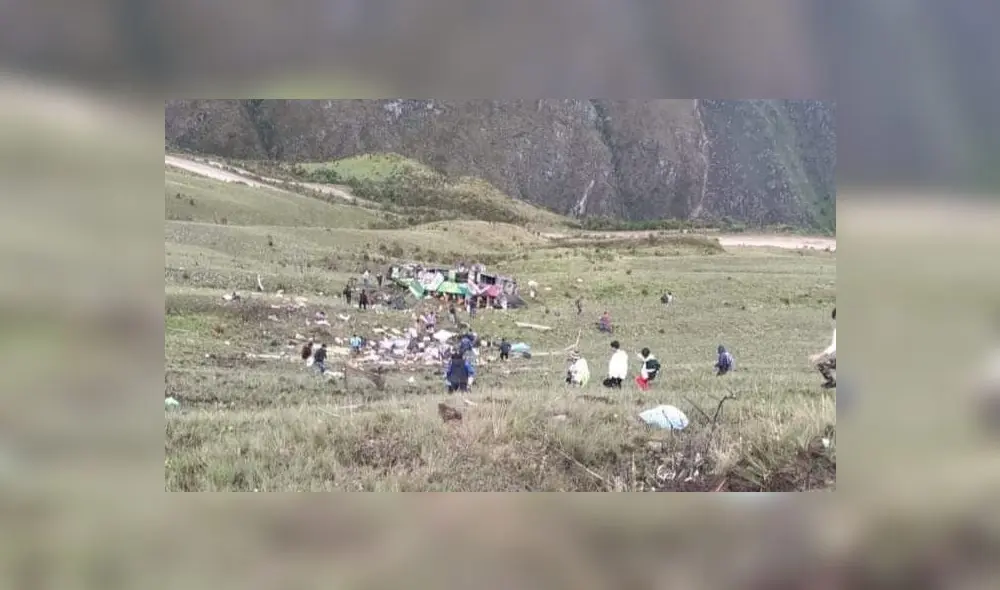 Vehículo rodó a pendiente de más de 500 metros. Foto: Facebook