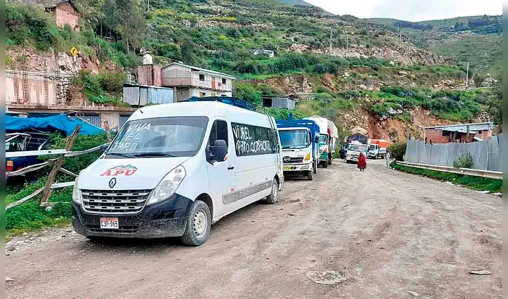Restricción. Vehículos se quedaron varados por huelga. Foto: La República Restricción. Vehículos se quedaron varados por huelga. Foto: La República