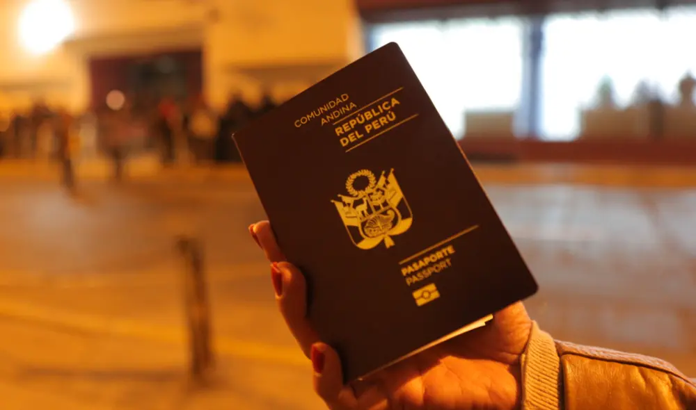 Los ciudadanos pueden solicitar un pasaporte con urgencia en la sede de Migraciones del aeropuerto Jorge Chávez. Foto: David Huamaní / La República