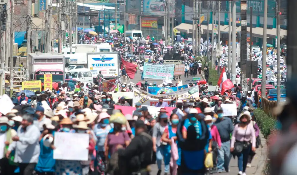 Marcha fue convocada días atrás por el Frente de Defensa de la plataforma Andrés Avelino Cáceres. Foto: Zintia Fernández/ La República Marcha fue convocada días atrás por el Frente de Defensa de la plataforma Andrés Avelino Cáceres. Foto: Zintia Fernández/ La República