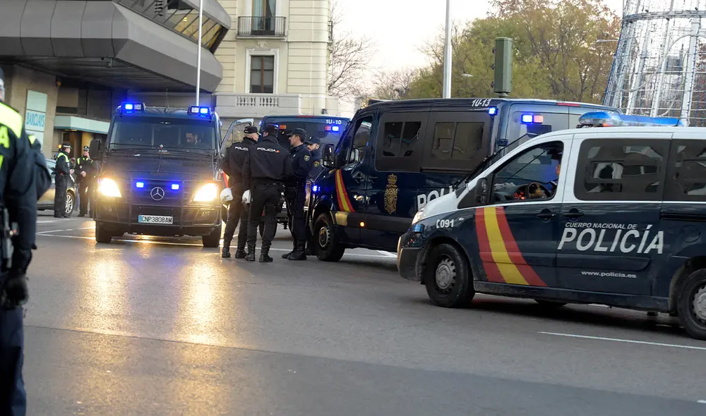 El colegio fue acordonado e inspeccionado por la Guardia Civil. Foto: referencial/AFP