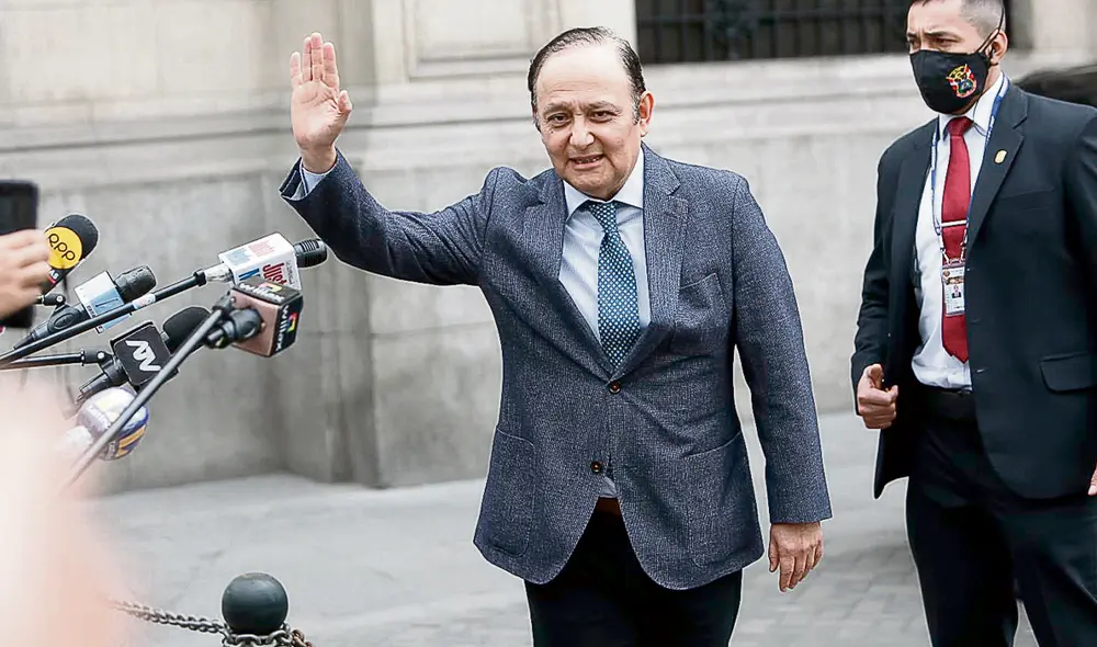 En la mira. Gutiérrez salió a pedir renuncia de Castillo, pero él sigue en cargo con mandato vencido el año pasado y suma nuevo cuestionamiento. Foto: Marco Cotrina/ La República