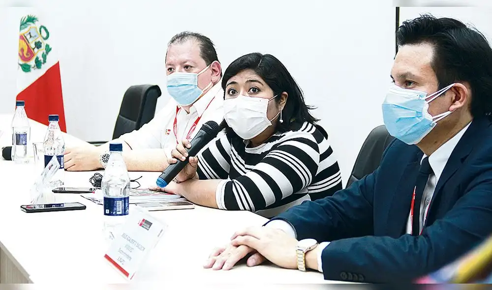 Convenio. Ministra de Trabajo en Arequipa firmó convenio para recuperar infraestructura en colegios vía los municipios. Foto: La República