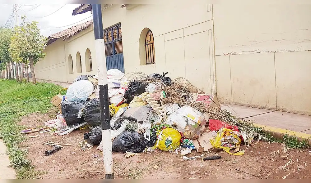 Sin resolver. Bolsas de basura sigue en algunas calles. Foto: La República