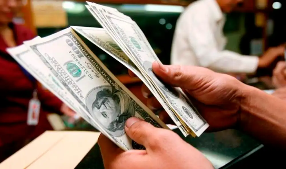 El dólar BCV es ampliamente revisado en Venezuela para diversas transacciones. Foto: EFE El dólar BCV es ampliamente revisado en Venezuela para diversas transacciones. Foto: EFE