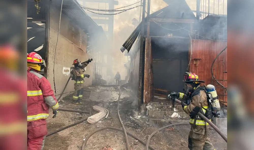 En el lugar no se ha reportado ni un solo herido. Foto: Erwin Valenzuela / URPI-LR En el lugar no se ha reportado ni un solo herido. Foto: Erwin Valenzuela / URPI-LR