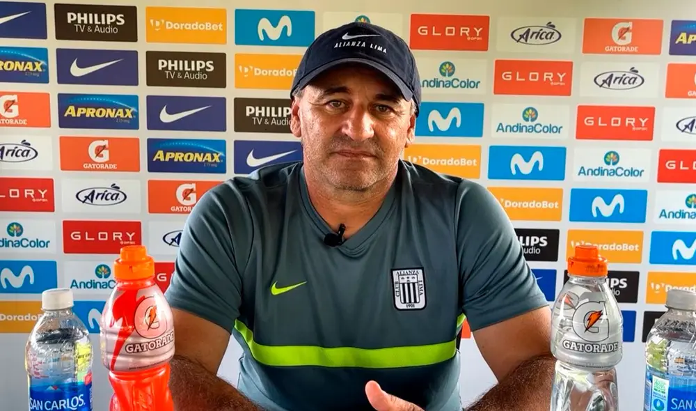 Carlos Bustos es el actual entrenador del club blanquiazul. Foto: Alianza Lima Carlos Bustos es el actual entrenador del club blanquiazul. Foto: Alianza Lima