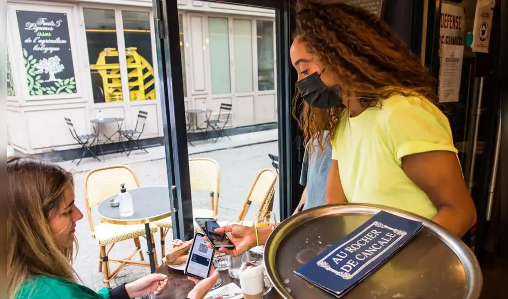 Las autoridades sanitarias francesas siguen recomendando su uso cuando haya grandes concentraciones de gente. Foto: EFE Las autoridades sanitarias francesas siguen recomendando su uso cuando haya grandes concentraciones de gente. Foto: EFE