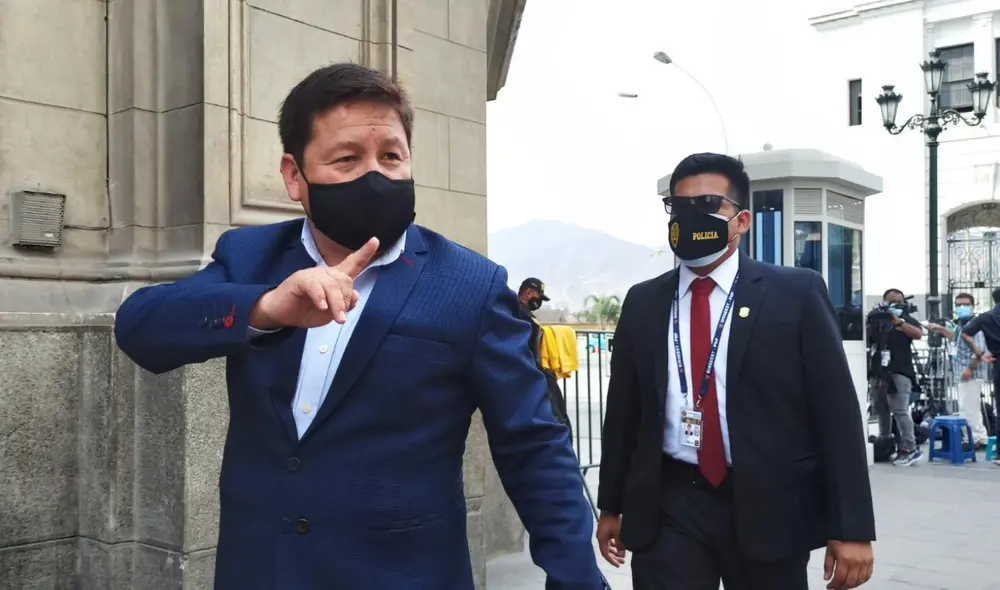 El congresista Guido Bellido brindó declaraciones a la prensa luego de reunirse con el primer ministro Aníbal Torres. Foto: Mary Luz Aranda / URPI-LR