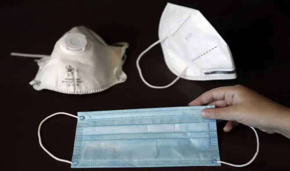 Cada vez sabemos más qué mascarilla nos protege mejor del coronavirus en espacios cerrados. Foto: EFE